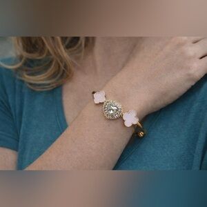 MINT Light Pink Clover Rhinestone Heart Flower Goldtone Charm Bracelet NEW
